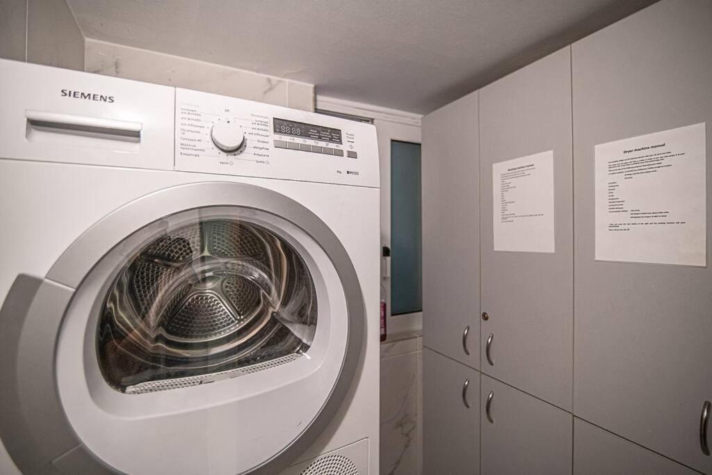 Apartamento A13 Pristine & Sunny 30M2 Flat Near Syntagma Sq Atenas Exterior foto