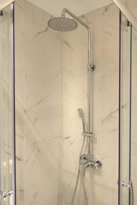 Apartamento A13 Pristine & Sunny 30M2 Flat Near Syntagma Sq Atenas Exterior foto